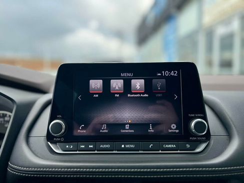 Used 2023 Nissan Rogue SV image 22