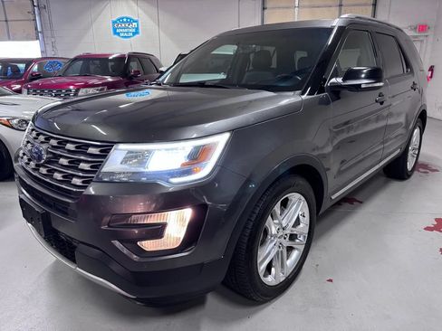 Used 2016 Ford Explorer XLT w/ Equipment Group 202A FWD image 7
