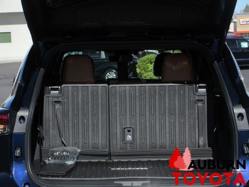 New 2026 Toyota Highlander Platinum image 6