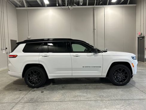 New 2026 Jeep Grand Cherokee L Summit w/ Obsidian Package AWD/4WD image 5