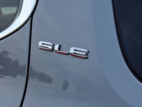 Used 2023 GMC Acadia SLE w/ Driver Convenience Package FWD image 37