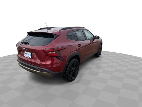 Used 2024 Chevrolet Trax ACTIV w/ Sunroof Package image 8