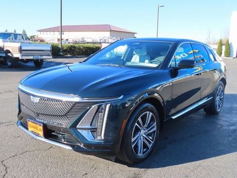 Used 2024 Cadillac Lyriq Luxury w/ LPO, Floor Liner Package AWD/4WD image 3
