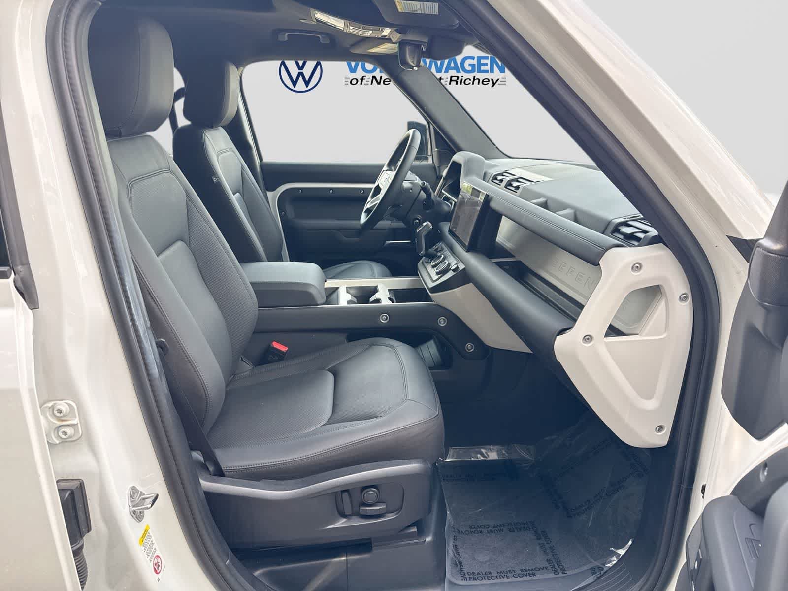 Used 2025 Land Rover Defender 110 S AWD/4WD image 28