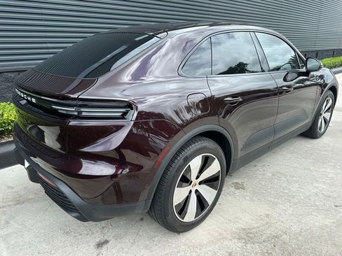 Certified 2025 Porsche Macan Electric RWD image 9