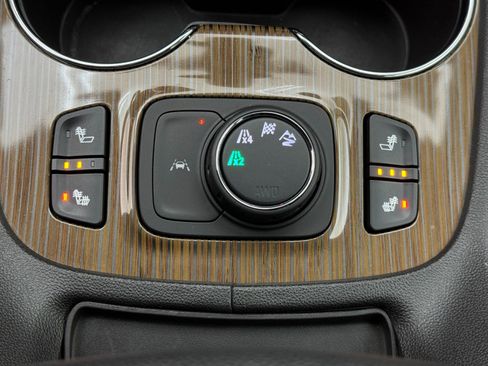 Used 2021 GMC Acadia SLE w/ Driver Convenience Package image 26