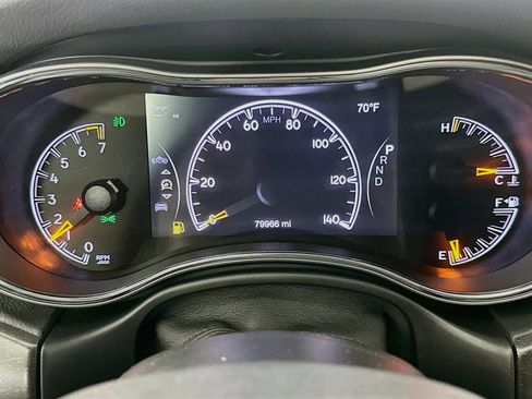 Used 2018 Jeep Grand Cherokee Altitude RWD image 18