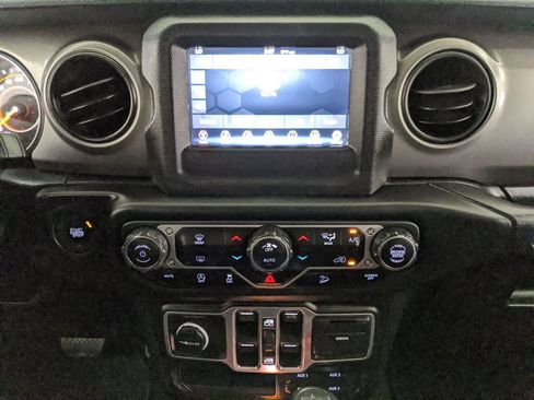 Used 2018 Jeep Wrangler Unlimited Sport S AWD/4WD image 8