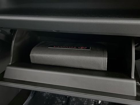 Used 2025 Toyota RAV4 XLE image 35