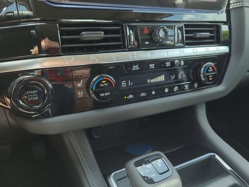 New 2026 Nissan Pathfinder Platinum w/ Accent Package FWD image 19