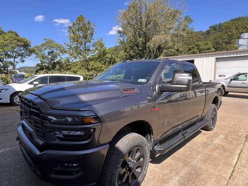 Used 2026 RAM 2500 Big Horn AWD/4WD image 2