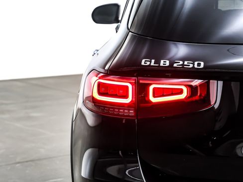 Used 2021 Mercedes-Benz GLB 250 image 15