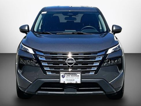 Used 2024 Nissan Rogue SV FWD image 3