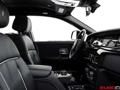 Used 2024 Rolls-Royce Phantom Sedan w/ The Phantom Package RWD image 37