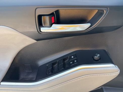Used 2022 Toyota Highlander XLE image 32