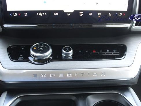 Used 2027 Ford Expedition Platinum w/ Platinum Ultimate Package AWD/4WD image 19