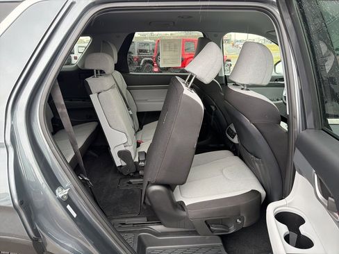Used 2023 Hyundai Palisade SE image 18