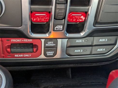 Used 2024 Jeep Gladiator Rubicon w/ Technology Group image 24