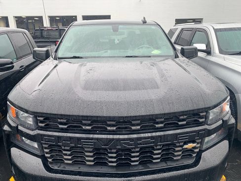 Used 2019 Chevrolet Silverado 1500 Custom w/ Custom Convenience Package RWD image 9