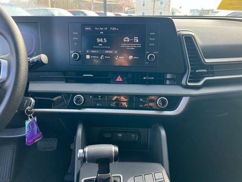 Used 2025 Kia Sportage LX image 12