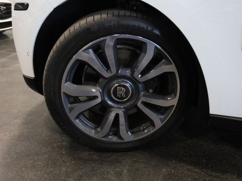 Used 2023 Rolls-Royce Cullinan AWD/4WD image 13