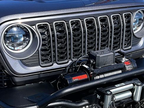 Used 2025 Jeep Wrangler Unlimited Rubicon AWD/4WD image 33