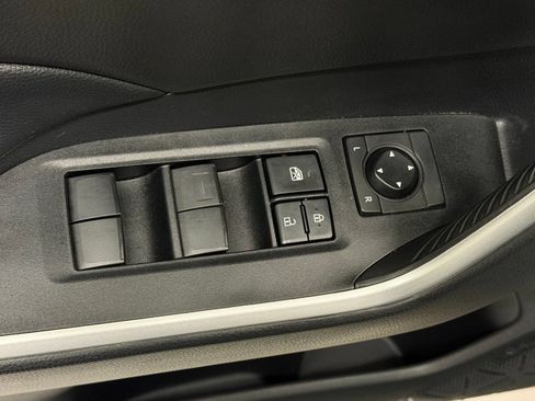 Used 2021 Toyota RAV4 LE AWD/4WD image 25