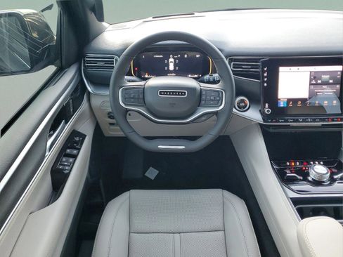 New 2025 Jeep Wagoneer L Series III w/ 8-pass Seating Package image 11