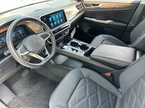 Used 2024 Volkswagen Atlas SE FWD image 17