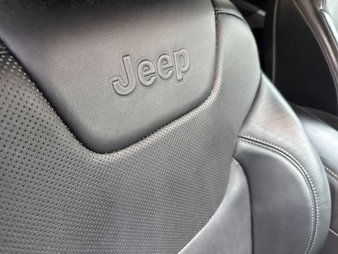 Used 2019 Jeep Cherokee Limited w/ Trailer Tow Group AWD/4WD image 43