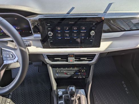New 2026 Volkswagen Taos SE image 17