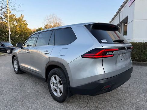 Used 2025 Toyota Grand Highlander image 2