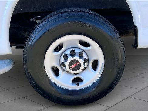 Used 2024 GMC Savana 2500 w/ Driver Convenience Package image 10