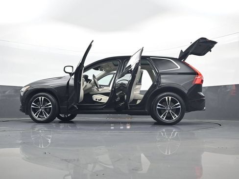 Used 2018 Volvo XC60 T5 Momentum w/ Convenience Package AWD/4WD image 35