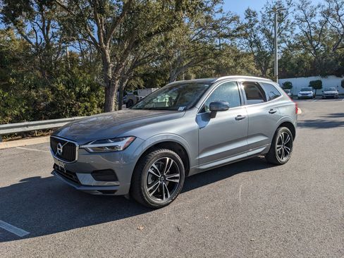 Used 2020 Volvo XC60 T6 Momentum image 2