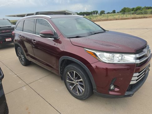 Used 2017 Toyota Highlander XLE FWD image 5