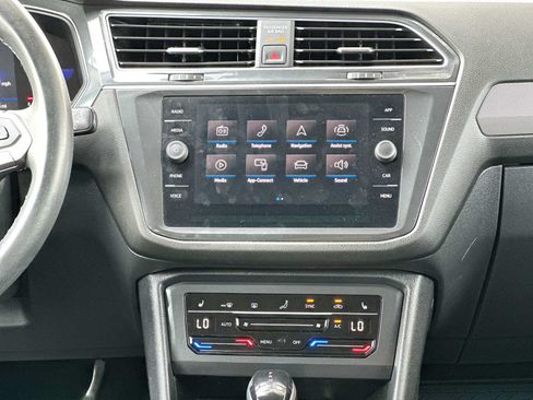 Used 2022 Volkswagen Tiguan SE AWD/4WD image 26