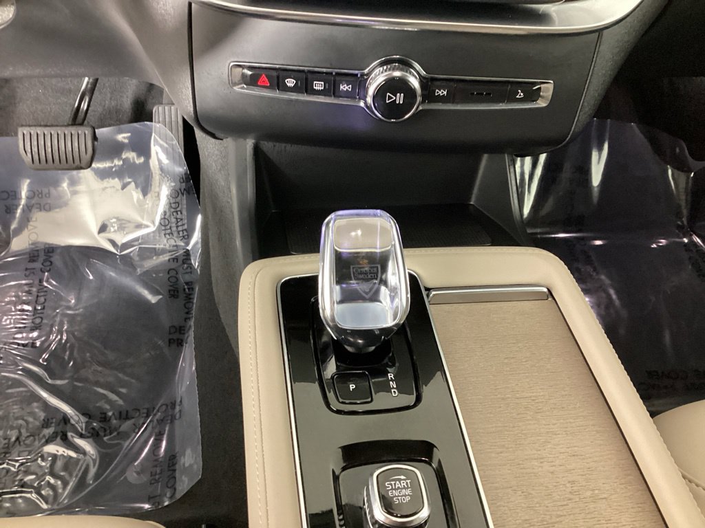 Used 2025 Volvo XC90 B5 Core w/ Protection Package Premier AWD/4WD image 19