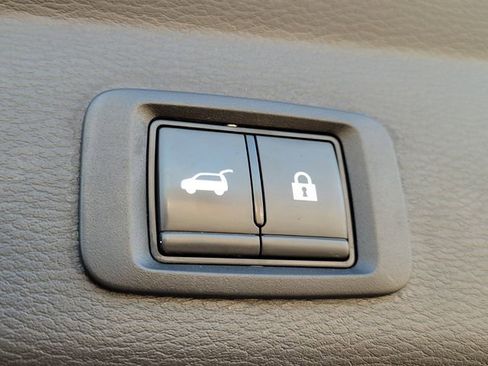 Used 2024 Mitsubishi Outlander SE image 17