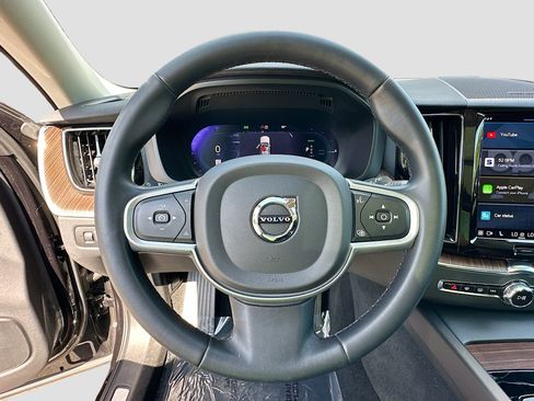 Used 2022 Volvo XC60 T8 Inscription Expression w/ Advanced Package image 11