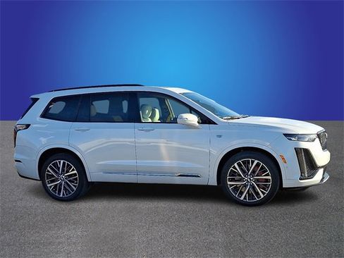 Certified 2023 Cadillac XT6 Sport w/ Technology Package image 4