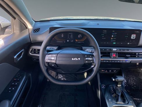 Used 2025 Kia K4 LXS image 12