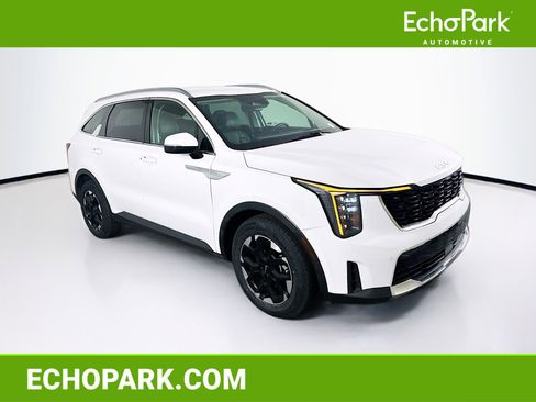 Used 2024 Kia Sorento S image 1