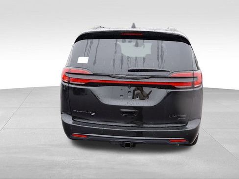 New 2026 Chrysler Pacifica Limited w/ S Appearance Package image 4