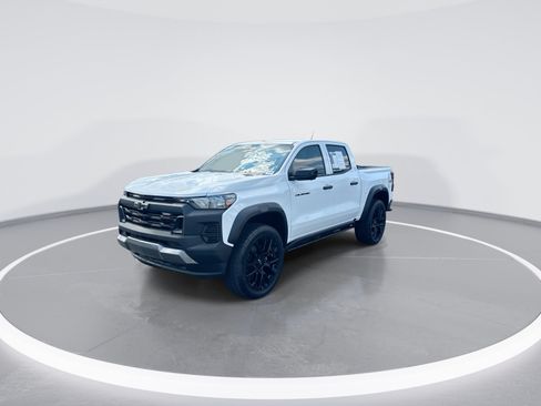 Used 2024 Chevrolet Colorado Trail Boss w/ Technology Package AWD/4WD image 5
