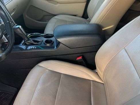Used 2016 Ford Explorer Limited image 11