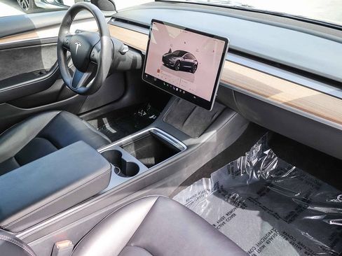 Used 2023 Tesla Model 3 Standard Range RWD image 17