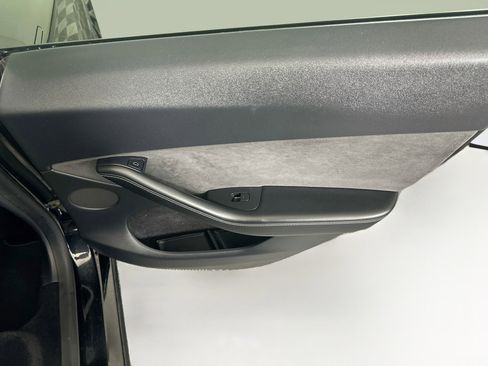 Used 2023 Tesla Model Y Long Range AWD/4WD image 30
