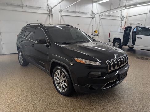 Used 2017 Jeep Cherokee Limited w/ Luxury Group image 5