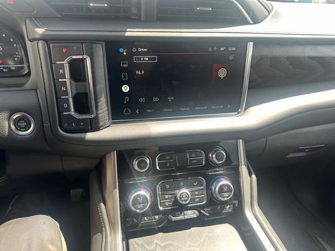 Used 2022 GMC Yukon XL Denali AWD/4WD image 8